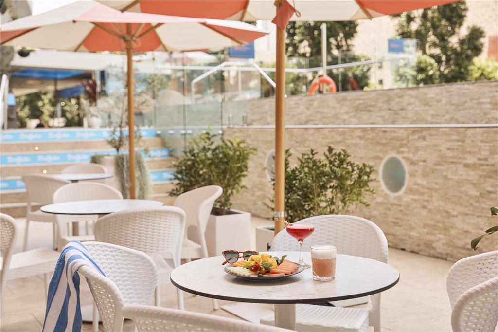 Hotel Rydges South Bank 4*